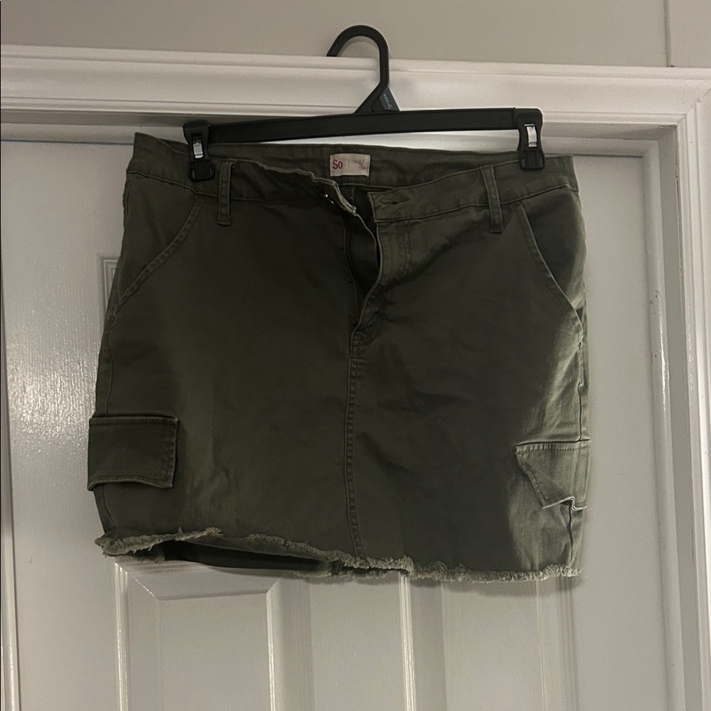 Junior’s Olive Green Cargo Skirt